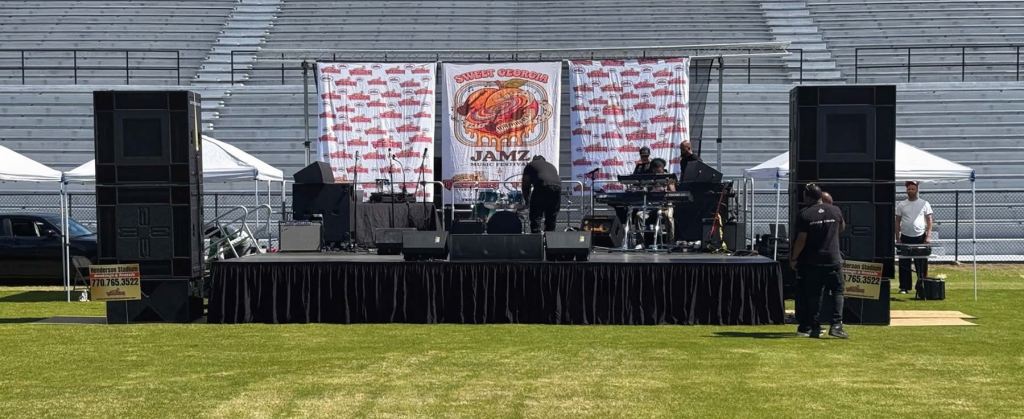 concert setup - full house
